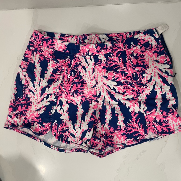 Lilly Pulitzer Pants - Lilly Pulitzer Women’s Size 2 shorts Beyond the Sea
